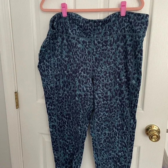 Women's Blue Leopard Print Sports Bra and Legging set - Picture 8 of 10